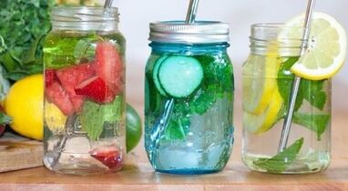 Probe Drénken Diätmenü fir 7 Deeg