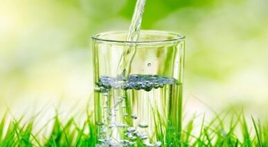 Reegele fir eng Drénk-Diät fir Gewiicht ze verléieren